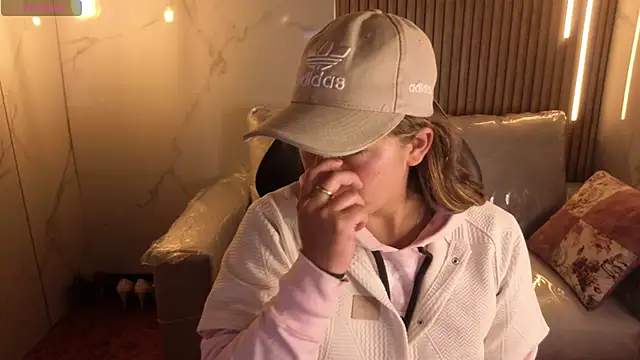 Kitten Cam online show from 7, 1, 2026