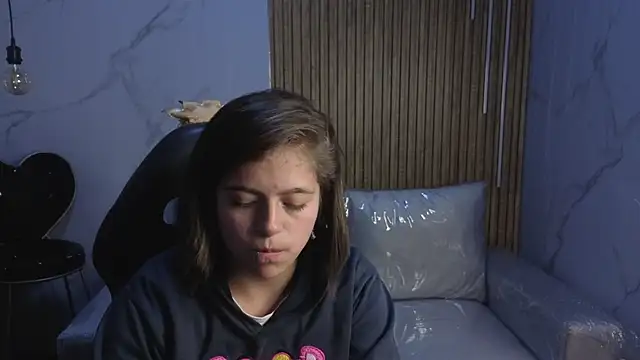 Snapshot of Kitten_Cam chatting on 21, 7, 2026 Kitten Cam online show from 21, 7, 2026