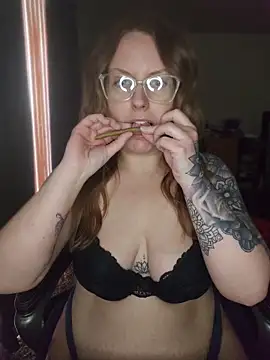 Snapshot of TattedMamaXOXO chatting on 15, 5, 2026 TattedMamaXOXO online show from 15, 5, 2026