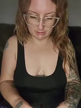 TattedMamaXOXO online show from 28, 10, 2025