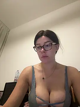 Snapshot of SexySophiaax chatting on 4, 3, 2025 SexySophiaax online show from 4, 3, 2025