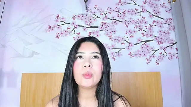 Yasmin Scott online show from 4, 12, 2025