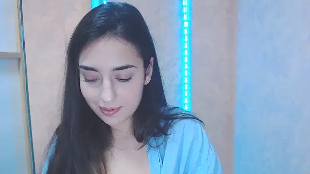 Lovelllyy online show from 8, 3, 2025