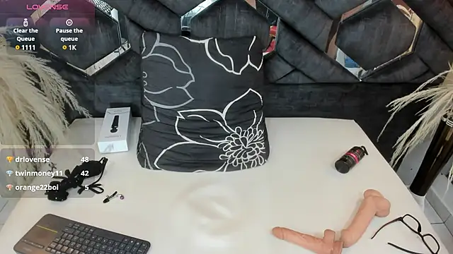 Ashley 7777 online show from 8, 3, 2025