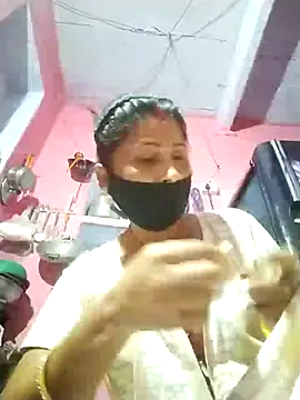 Snapshot of Bhavya_Bhan chatting on 28, 10, 2025 Bhavya Bhan online show from 28, 10, 2025