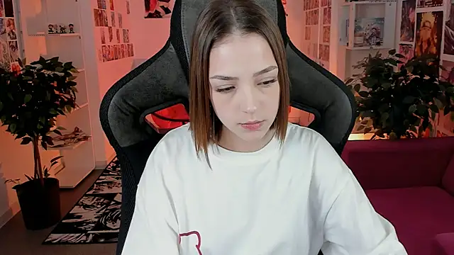 Snapshot of PamBeesly chatting on 8, 11, 2025 PamBeesly online show from 8, 11, 2025