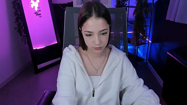 Snapshot of PamBeesly chatting on 21, 10, 2025 PamBeesly online show from 21, 10, 2025