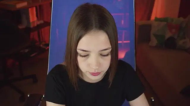 Snapshot of PamBeesly chatting on 10, 11, 2025 PamBeesly online show from 10, 11, 2025