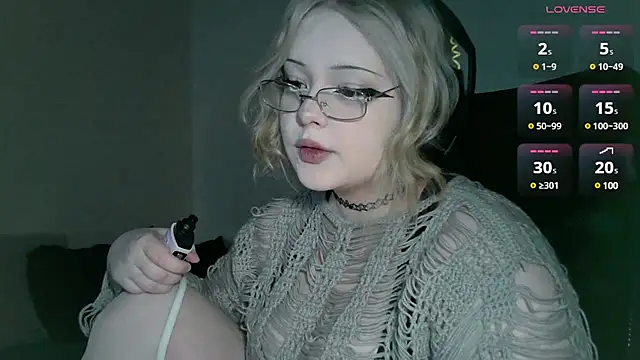 Snapshot of Electro_doll chatting on 16, 2, 2025 Electro doll online show from 16, 2, 2025