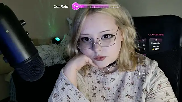 Snapshot of Electro_doll chatting on 5, 3, 2025 Electro doll online show from 5, 3, 2025