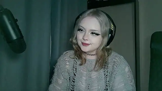Snapshot of Electro_doll chatting on 11, 2, 2025 Electro doll online show from 11, 2, 2025