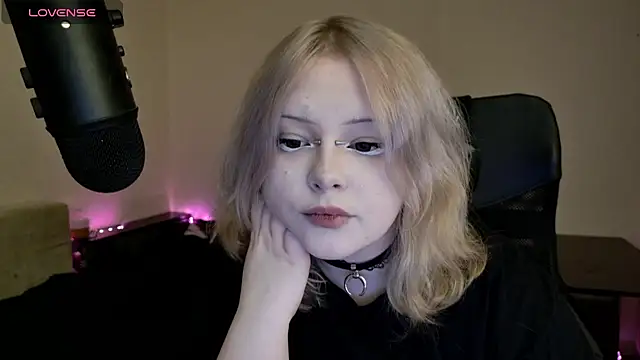 Snapshot of Electro_doll chatting on 15, 3, 2025 Electro doll online show from 15, 3, 2025