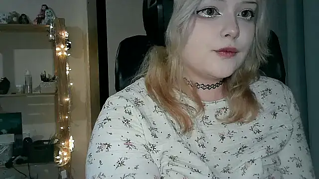 Snapshot of Electro_doll chatting on 7, 2, 2025 Electro doll online show from 7, 2, 2025