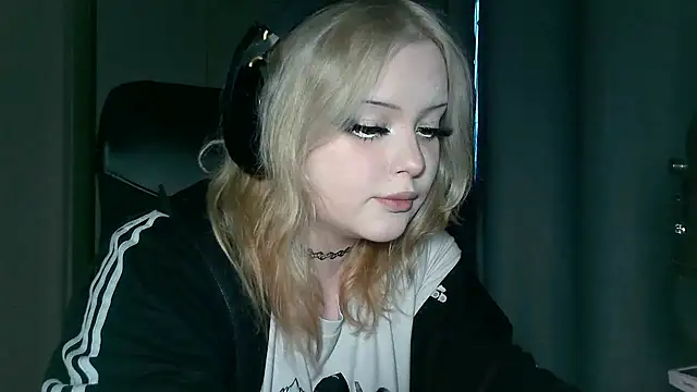 Snapshot of Electro_doll chatting on 10, 2, 2025 Electro doll online show from 10, 2, 2025