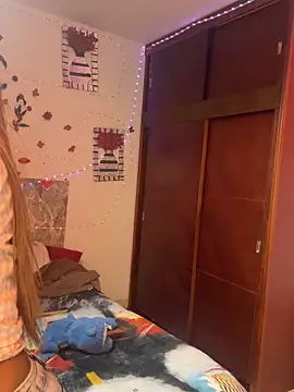 SaraYedid17 online show from 10, 11, 2025