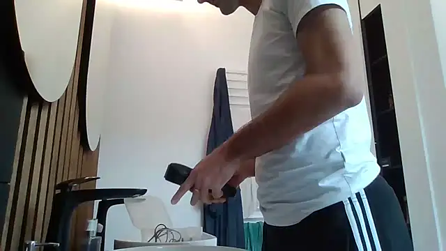 AvvocatoPorco online show from 2, 2, 2025