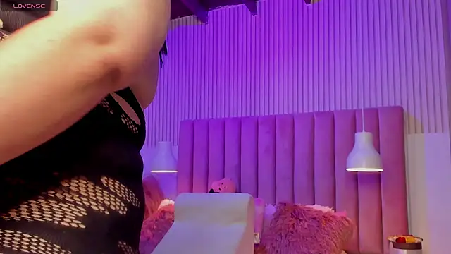 ScarlettDreamss7 online show from 25, 6, 2026