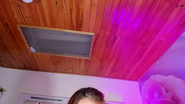 Snapshot of emili_clark chatting on 30, 10, 2025 emili clark online show from 30, 10, 2025