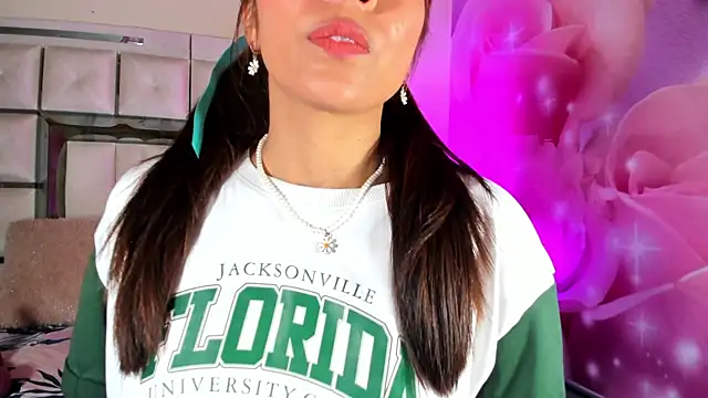 Snapshot of emili_clark chatting on 17, 10, 2025 emili clark online show from 17, 10, 2025