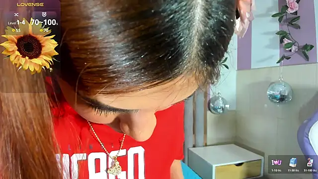 Snapshot of emili_clark chatting on 21, 11, 2025 emili clark online show from 21, 11, 2025