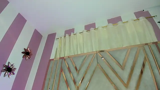 Snapshot of emili_clark chatting on 29, 11, 2025 emili clark online show from 29, 11, 2025