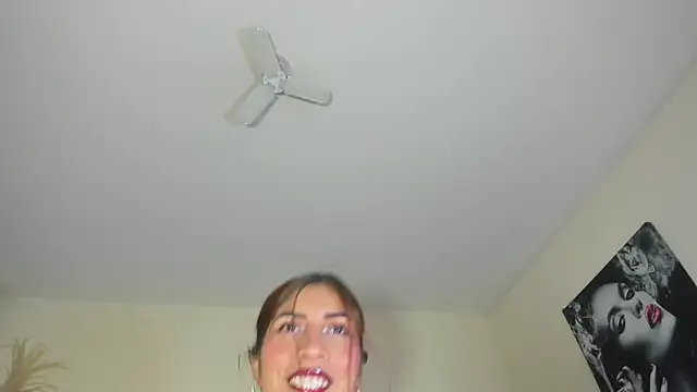 Snapshot of emili_clark chatting on 15, 11, 2025 emili clark online show from 15, 11, 2025