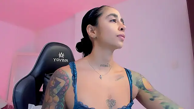 sophierooy22 online show from 13, 4, 2026