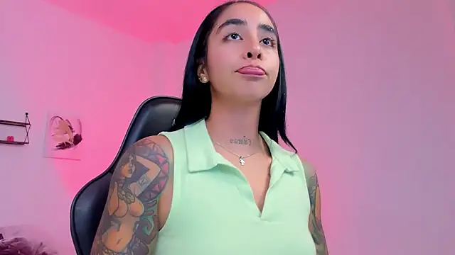 sophierooy22 online show from 18, 3, 2026