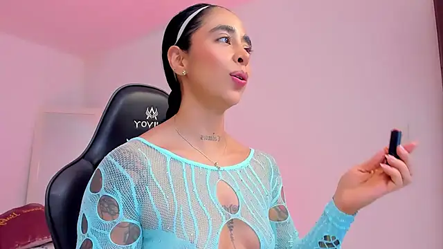 sophierooy22 online show from 4, 4, 2026