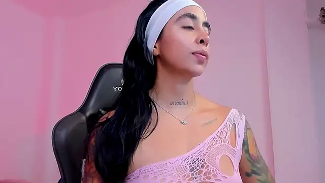 Snapshot of sophierooy22 chatting on 20, 11, 2025 sophierooy22 online show from 20, 11, 2025