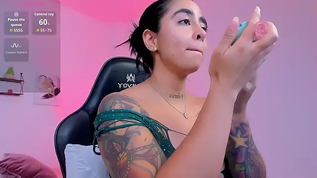 sophierooy22 online show from 18, 12, 2025