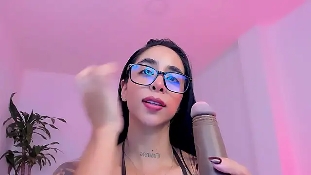 sophierooy22 online show from 14, 6, 2026