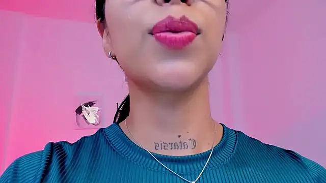 Snapshot of sophierooy22 chatting on 19, 11, 2025 sophierooy22 online show from 19, 11, 2025