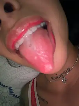 sophierooy22 online show from 25, 6, 2026