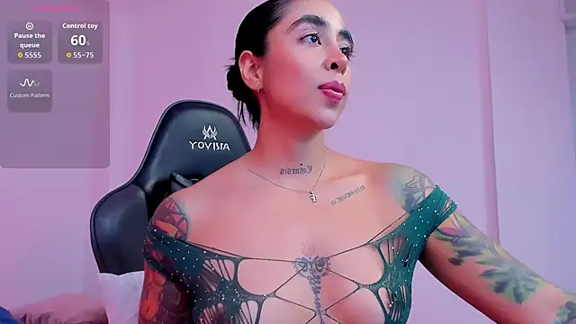 Snapshot of sophierooy22 chatting on 28, 11, 2025 sophierooy22 online show from 28, 11, 2025