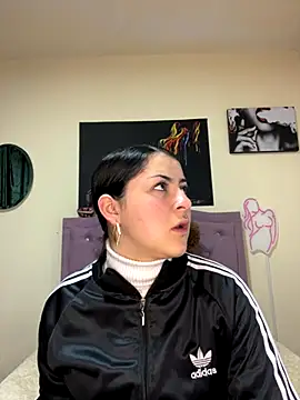 Emmie Hot online show from 17, 10, 2025