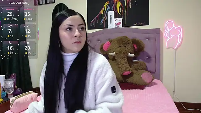 Emmie Hot online show from 27, 3, 2026