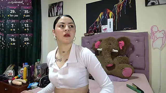 Emmie Hot online show from 11, 10, 2025