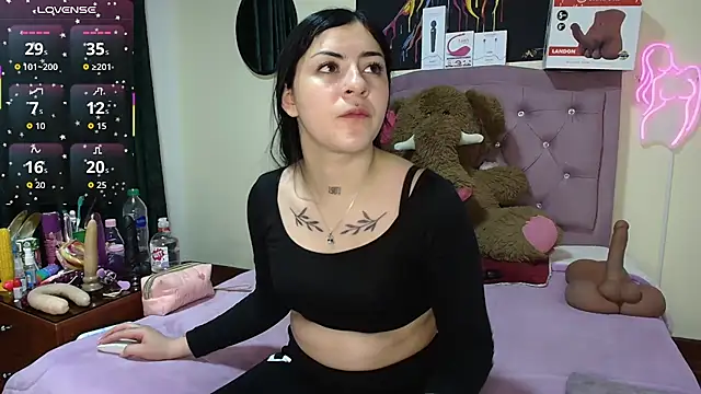 Snapshot of Emmie_Hot chatting on 15, 6, 2026 Emmie Hot online show from 15, 6, 2026