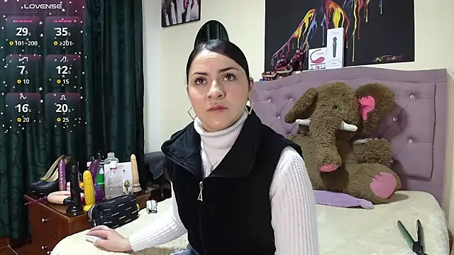 Emmie Hot online show from 6, 11, 2025