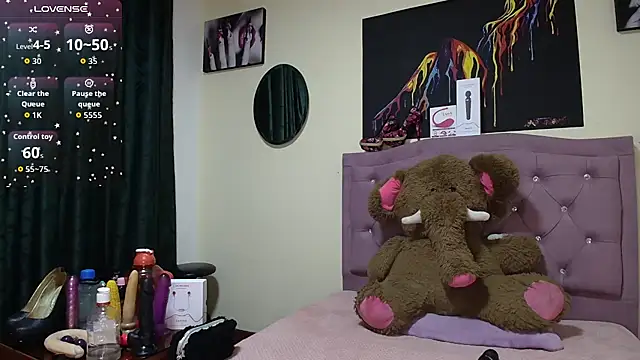 Emmie Hot online show from 5, 12, 2025