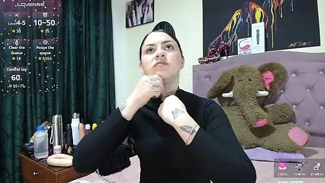 Emmie Hot online show from 2, 10, 2025