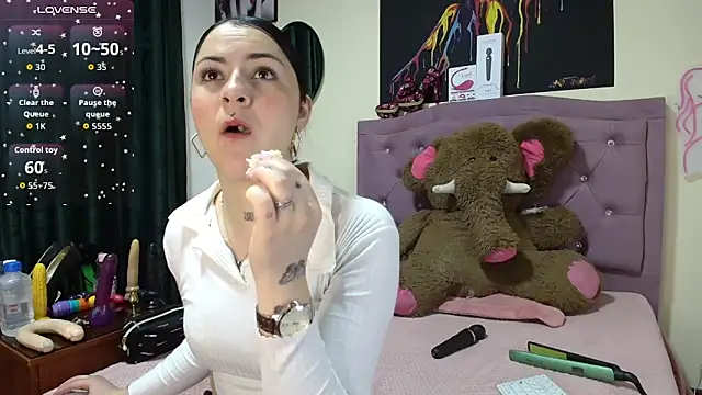 Emmie Hot online show from 21, 10, 2025