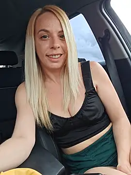 SweetyNinaOff1 online show from 18, 5, 2026
