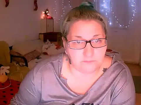 Marryllunax online show from 15, 12, 2025