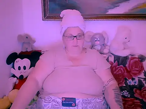 Marryllunax online show from 10, 11, 2025