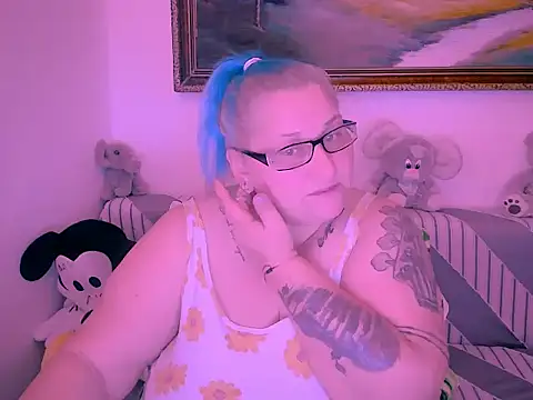 Marryllunax online show from 8, 11, 2025