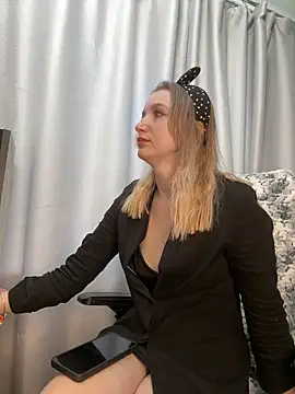 Snapshot of LillyFan-X chatting on 13, 6, 2026 LillyFan-X online show from 13, 6, 2026