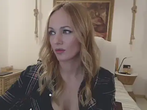 Snapshot of EllyaDiamond chatting on 4, 2, 2025 EllyaDiamond online show from 4, 2, 2025