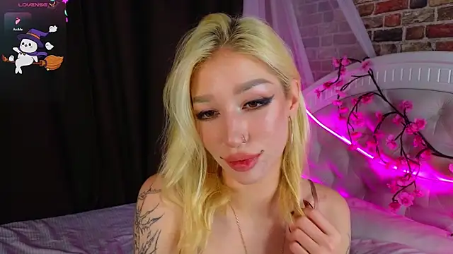 Snapshot of SallyCha chatting on 6, 11, 2025 SallyCha online show from 6, 11, 2025